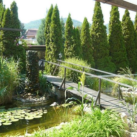 Agi Panzio Obuda Bed and Breakfast Boedapest Buitenkant foto