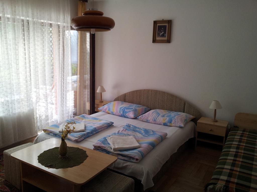 Agi Panzio Obuda Bed and Breakfast Boedapest Buitenkant foto
