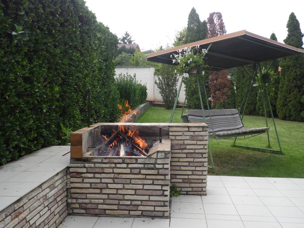Agi Panzio Obuda Bed and Breakfast Boedapest Buitenkant foto